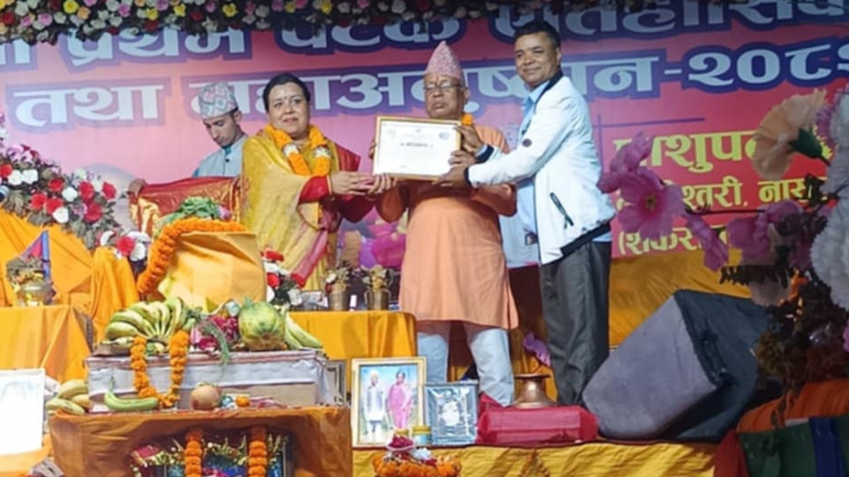 नेपालमा पहिलो पटक निरन्तर स्वास्थ्य शिविर सञ्चालन गर्ने सामाजिक अभियन्ता तथा पत्रकार राजन थापा सम्मानित