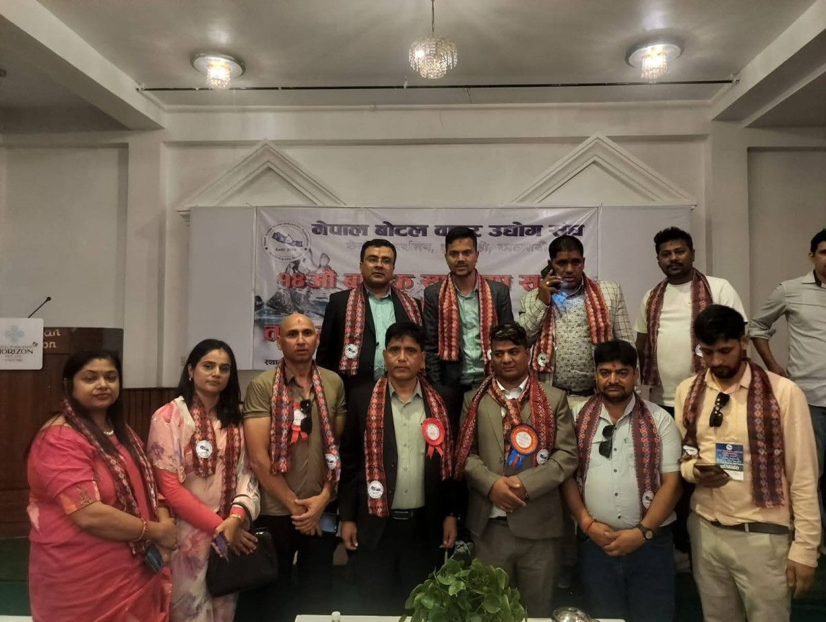 नेपाल बोटल वाटर उधोग माहासंघको प्रथम भेला बाट ध्रुवबहादुर गौतम बने अध्यक्ष