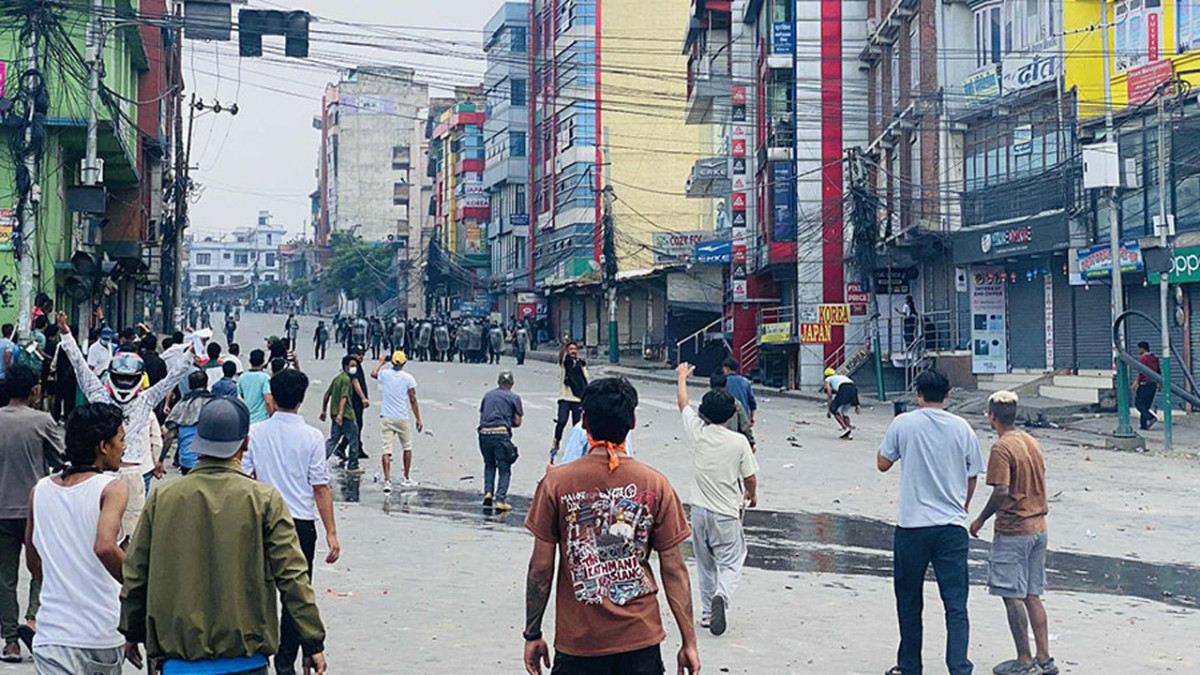 कलंकी चोकमा गोली चलेपछि स्थिति तनावग्रस्त