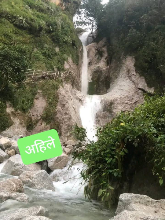 प्राकृतिक प्रकोप र अवरुद्ध सडकले ओझेलमा तिनतले झरना, स्थानीयलाई दोहोरो मार