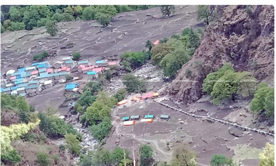 हुम्लामा गए राति आएको बाढीपहिरोले नेप्का गाउँको विधालय र भेडाबाख्रा गोठ बगायो,