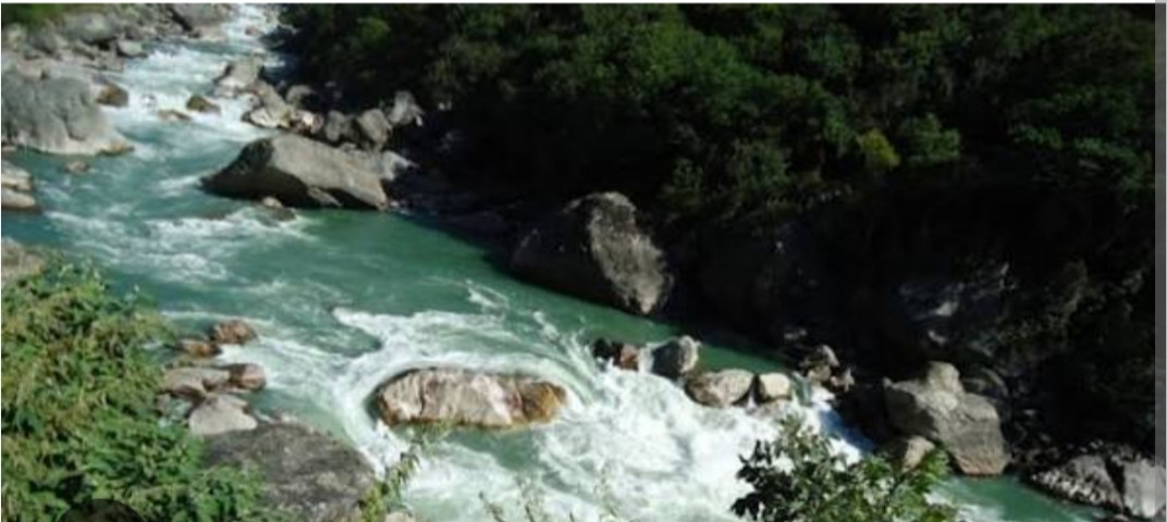 कर्णाली नदीले बगाउँदा २ बालबालिका बेपत्ता