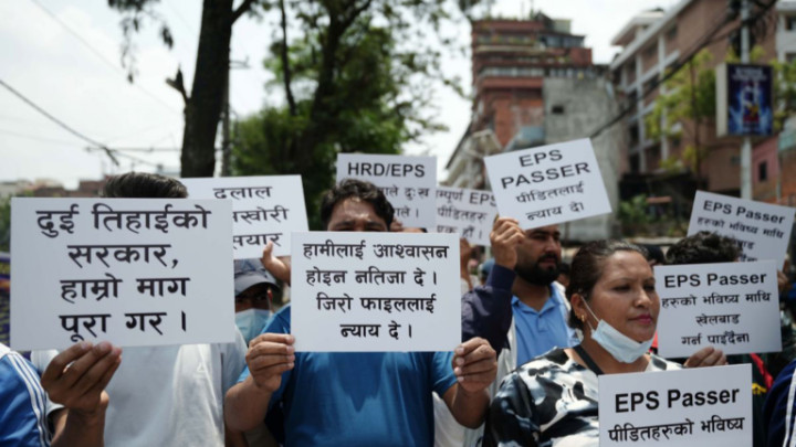 ईपीएसमार्फत कोरिया जान नपाएका युवाको माइतीघरमा प्रदर्शन