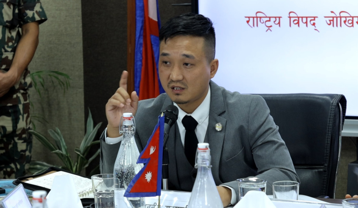 विपद्मा हेलिकप्टर सयर र राज्यकोषको दुरूपयोगमा रोक:  गृहमन्त्री गुरुङ