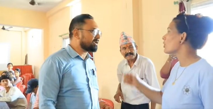 सार्वजनिक  एक होटल कार्यक्रममा विवाद: वडाध्यक्षमाथि मुक्का प्रहार, पत्रकार ऐश्वर्या कुँवर पक्राउ