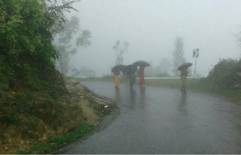 आज देशभर बदली, कोशीमा भारी वर्षाको चेतावनी; तराईमा हावाहुरीको जोखिम