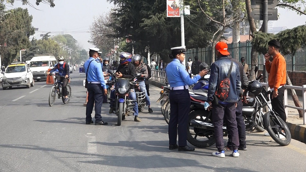 ट्राफिक नियम उल्लंघन गर्ने १,५९२ सवारी कारबाहीमा, एकै दिन २० लाखभन्दा बढी राजस्व उठ्यो