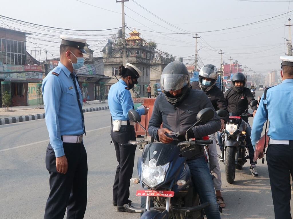 उपत्यकामा ट्राफिक निगरानी कडा, एकै दिन १ हजार ४५८ चालक कारबाहीमा