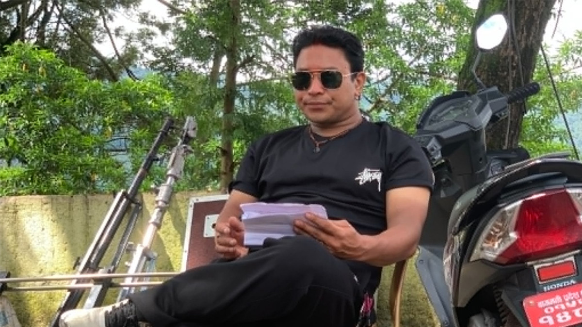 'दुई सय तोला सुन' लिएर आउँदै दिपेश एसके, सार्वजनिक हुनुअघि नै किन बढ्यो चर्चा?