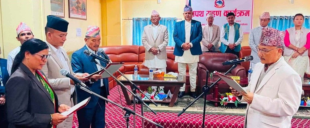 लुम्बिनी प्रदेश सरकारमा नेकपाबाट नियुक्त भएका तीन मन्त्रीले लिए शपथ