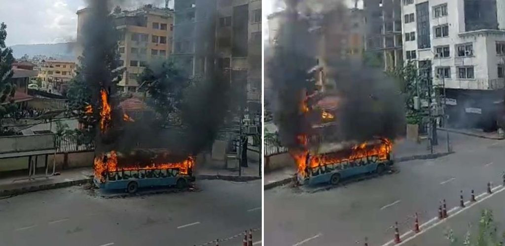 त्रिपुरेश्वरमा बसमा अचानक आगलागी: भित्रै रहेका चालक गम्भीर घाइते